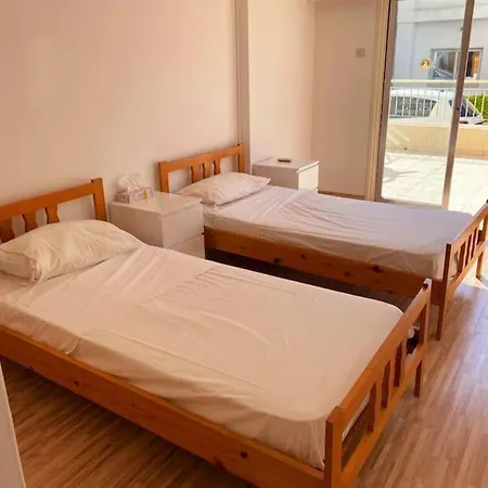 Large Modern Flat *